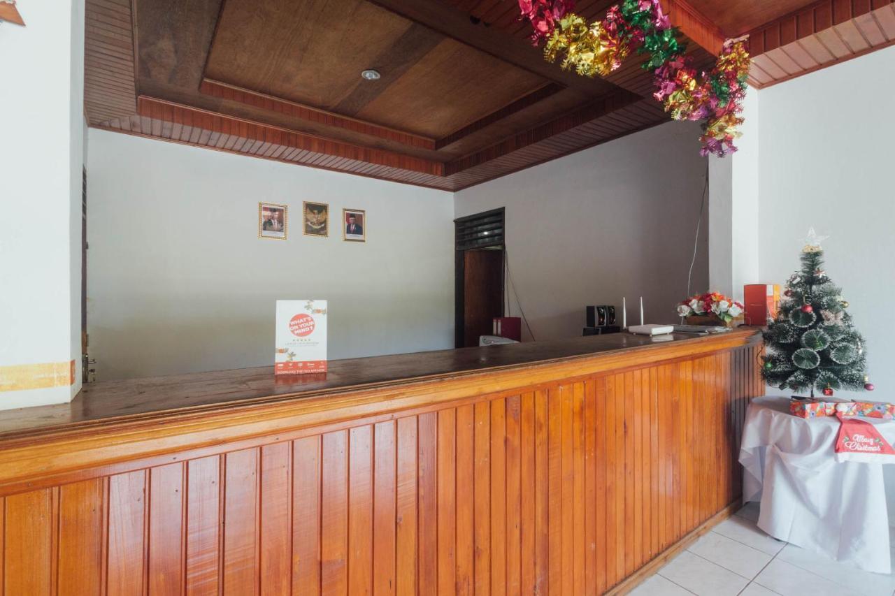 Oyo 1688 Collin Beach Hotel Амбон Екстериор снимка