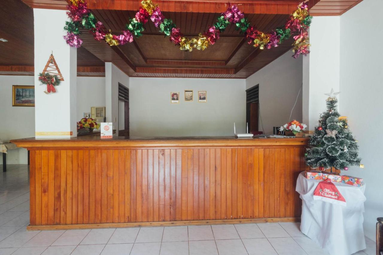 Oyo 1688 Collin Beach Hotel Амбон Екстериор снимка