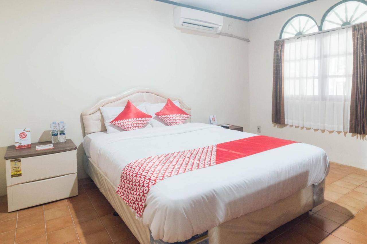 Oyo 1688 Collin Beach Hotel Амбон Екстериор снимка