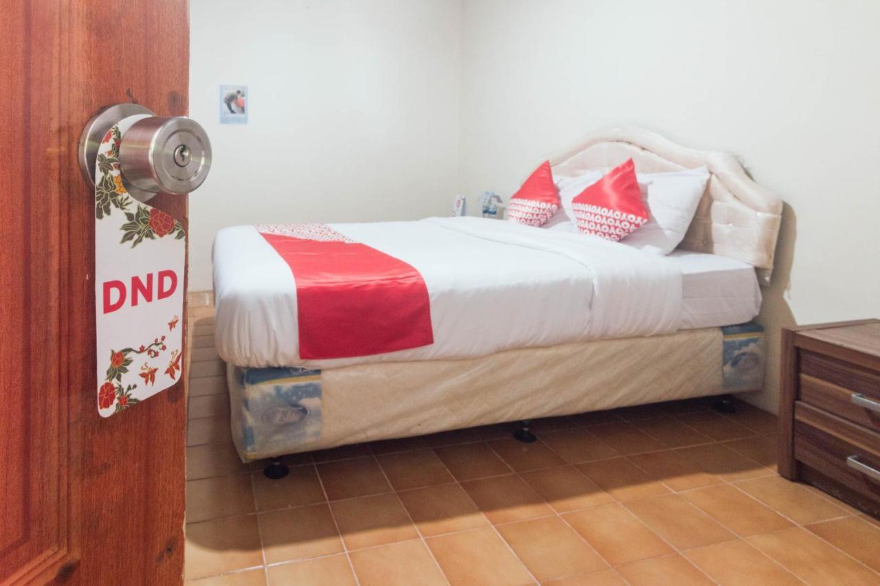 Oyo 1688 Collin Beach Hotel Амбон Екстериор снимка