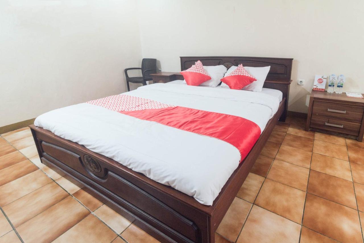 Oyo 1688 Collin Beach Hotel Амбон Екстериор снимка