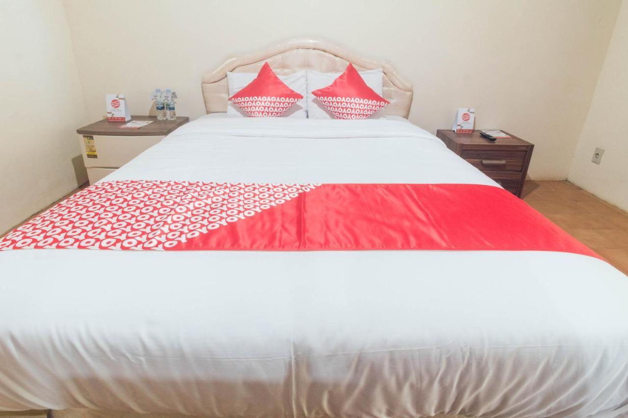 Oyo 1688 Collin Beach Hotel Амбон Екстериор снимка