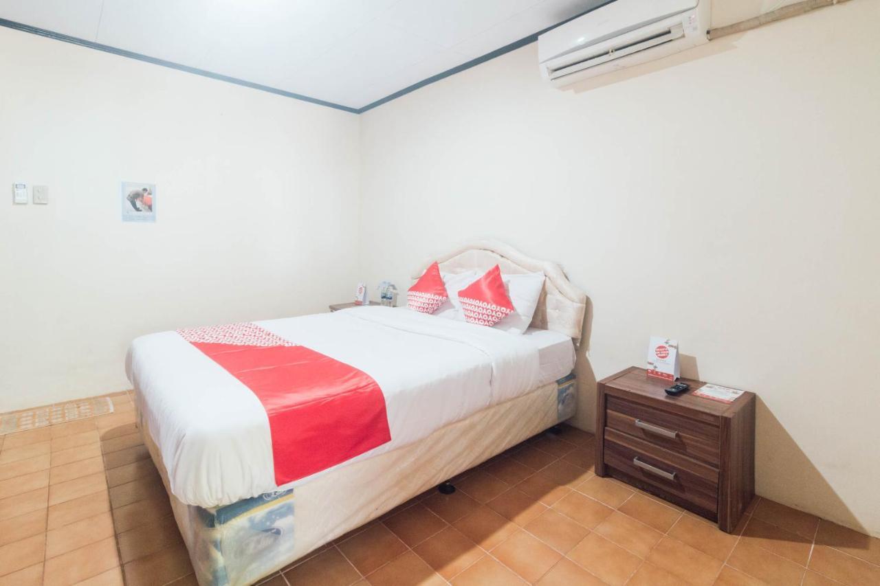 Oyo 1688 Collin Beach Hotel Амбон Екстериор снимка