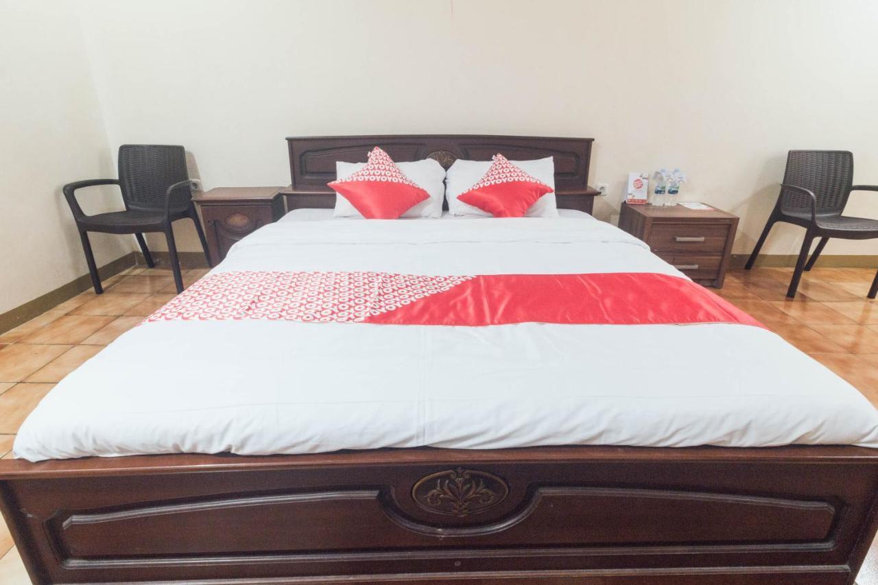 Oyo 1688 Collin Beach Hotel Амбон Екстериор снимка