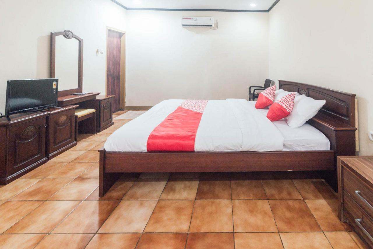 Oyo 1688 Collin Beach Hotel Амбон Екстериор снимка