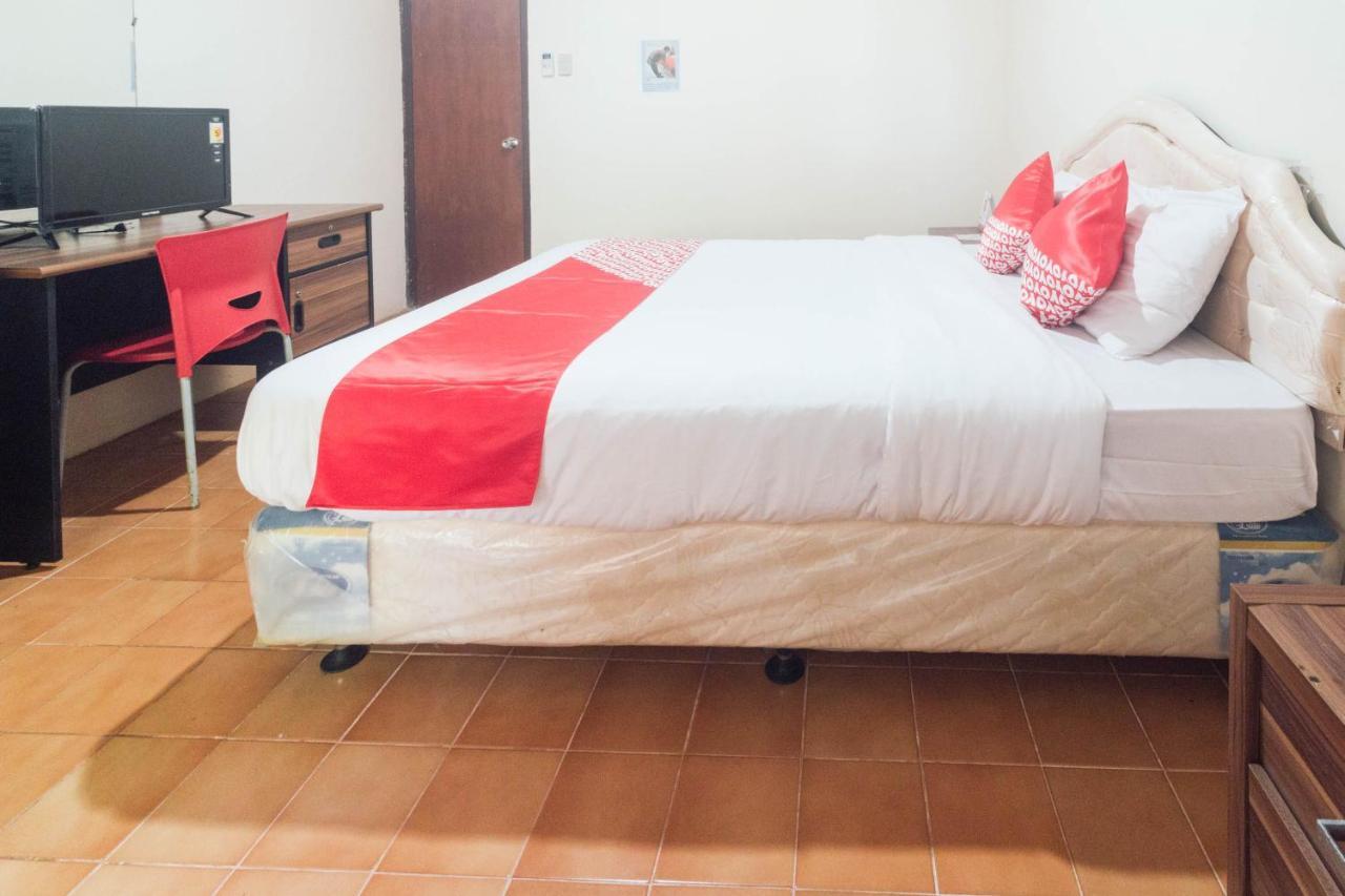 Oyo 1688 Collin Beach Hotel Амбон Екстериор снимка